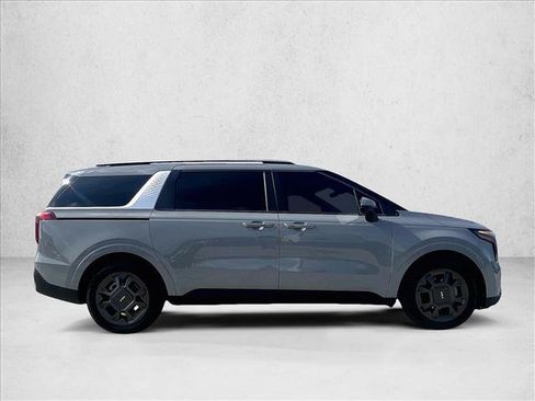 Used 2025 Kia Carnival EX FWD image 5