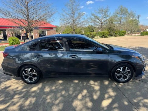 Used 2019 Kia Forte LXS FWD image 3