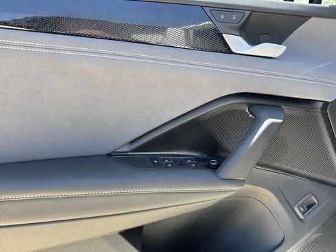 Certified 2025 Volkswagen Tiguan SE image 13