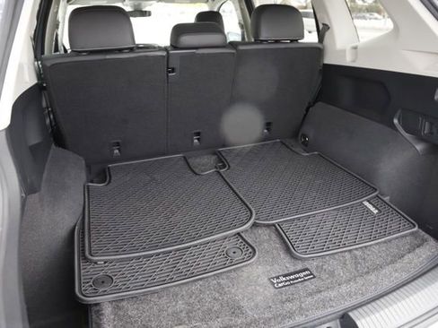 Used 2022 Volkswagen Tiguan SE w/ Panoramic Sunroof Package image 7