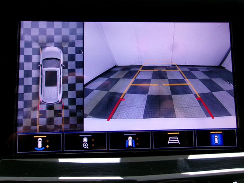 Used 2023 Cadillac XT6 Sport w/ LPO, ONYX Package image 5