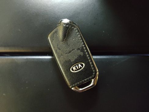 Used 2020 Kia K900 Luxury image 32