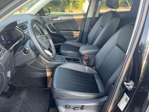 Certified 2022 Volkswagen Tiguan SE FWD image 14