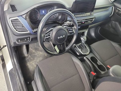 Used 2022 Kia Seltos S FWD image 11