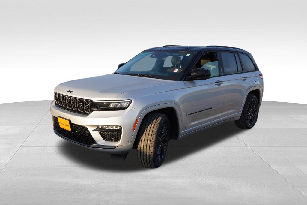 Used 2025 Jeep Grand Cherokee Summit w/ Obsidian Package AWD/4WD image 12