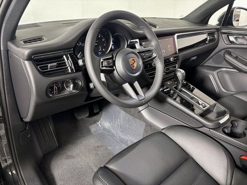 New 2026 Porsche Macan image 4