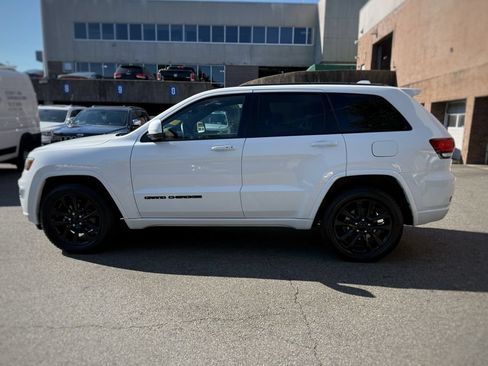 Used 2018 Jeep Grand Cherokee Altitude AWD/4WD image 14