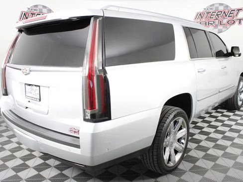 Used 2020 Cadillac Escalade ESV Luxury AWD/4WD image 7