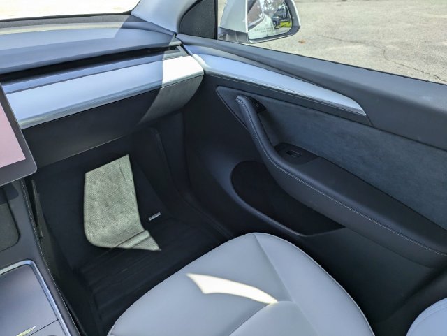 Used 2024 Tesla Model Y Performance AWD/4WD image 22