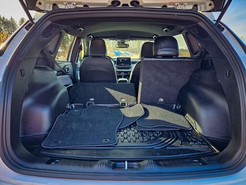 Certified 2024 Jeep Compass Latitude image 33