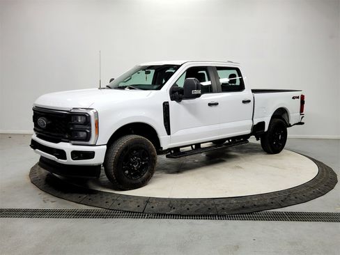 Used 2023 Ford F250 XL w/ STX Appearance Package image 3