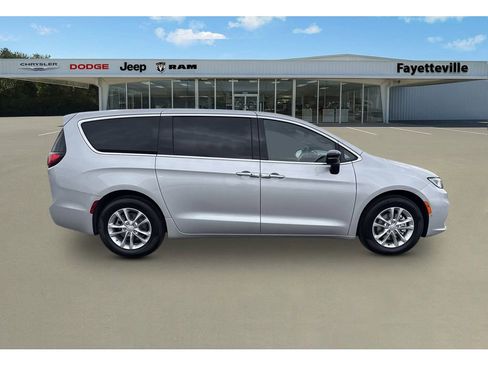 New 2026 Chrysler Pacifica Select FWD image 2