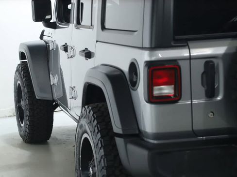 Used 2018 Jeep Wrangler Unlimited Sport S image 41