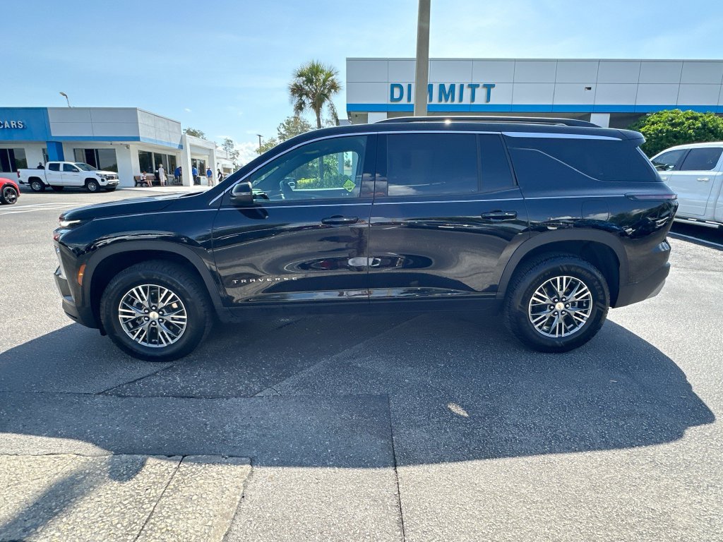 Used 2025 Chevrolet Traverse LT AWD/4WD image 8