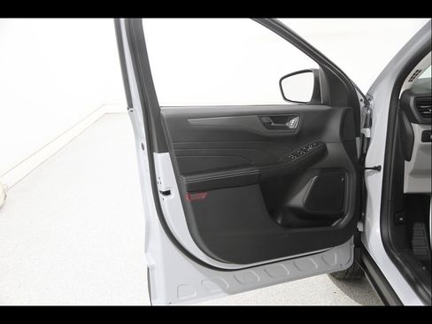 Used 2025 Ford Escape Active w/ Cold Weather Package AWD/4WD image 4