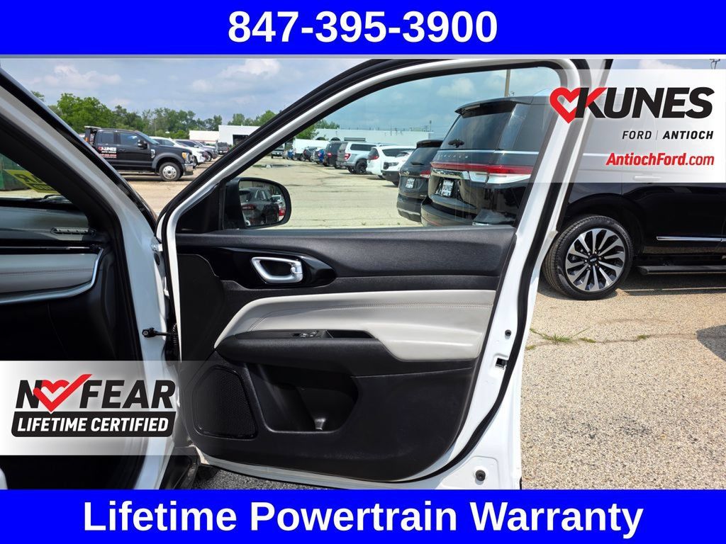 Used 2025 Jeep Compass Limited AWD/4WD image 36