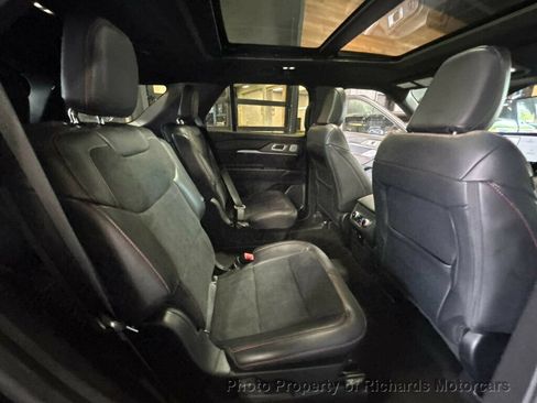 Used 2025 Ford Explorer ST AWD/4WD image 23