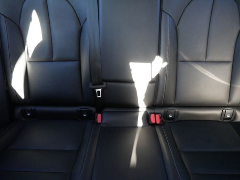 Used 2024 Volvo XC40 B5 Core image 13