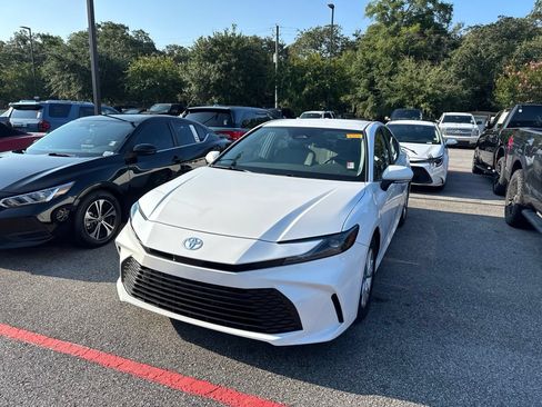 Used 2025 Toyota Camry LE FWD image 1