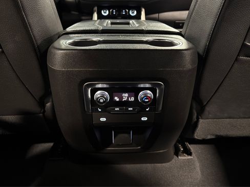 Used 2023 GMC Yukon XL Denali AWD/4WD image 39