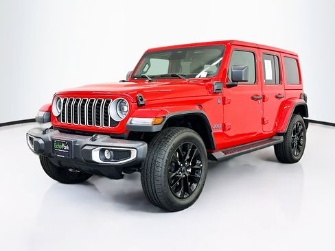 Used 2025 Jeep Wrangler Unlimited Sahara AWD/4WD image 3