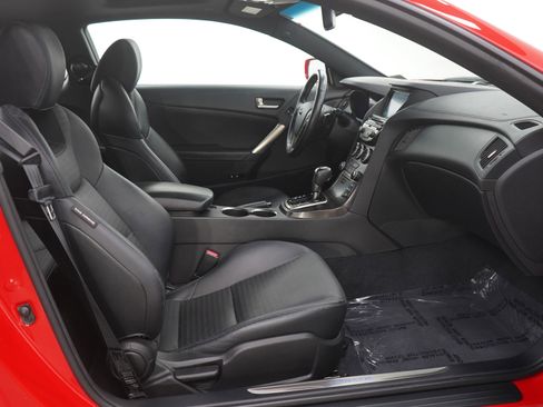 Used 2013 Hyundai Genesis 3.8 RWD image 11