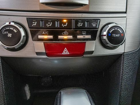 Used 2013 Subaru Outback 2.5i Premium AWD/4WD image 23