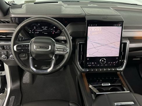 Used 2025 GMC Yukon XL Denali image 16