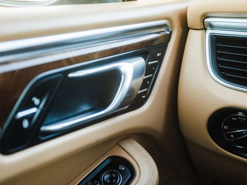 Used 2016 Porsche Macan S image 14