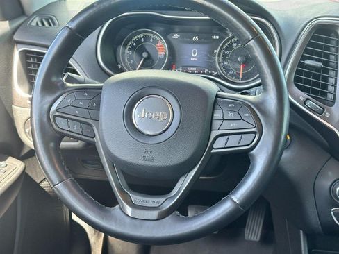 Used 2019 Jeep Cherokee Trailhawk w/ Cold Weather Group AWD/4WD image 12