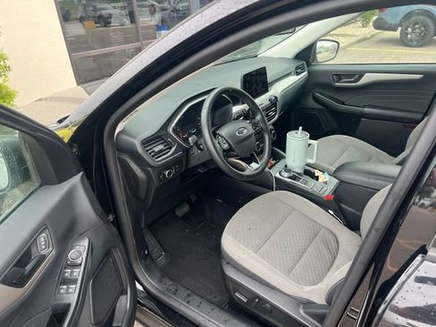 Used 2022 Ford Escape SE w/ Convenience Package FWD image 9
