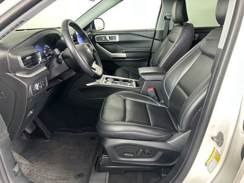 Used 2022 Ford Explorer XLT w/ Equipment Group 202A AWD/4WD image 20