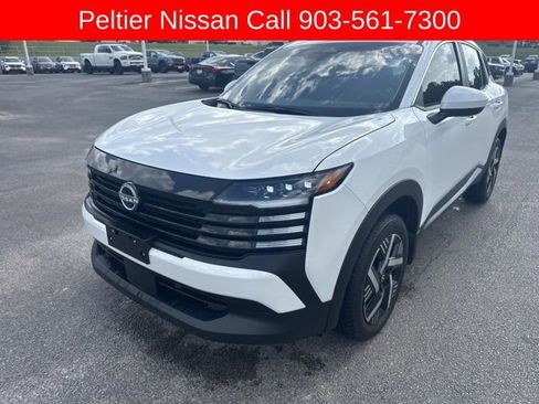 Used 2025 Nissan Kicks SV w/ Illumination Package image 7