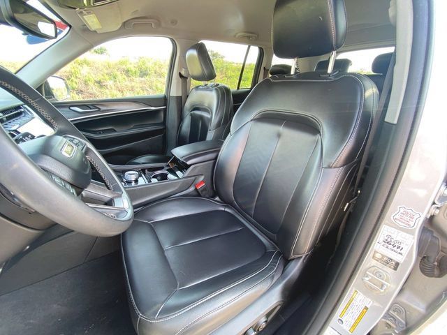 Used 2023 Jeep Grand Cherokee Limited AWD/4WD image 19
