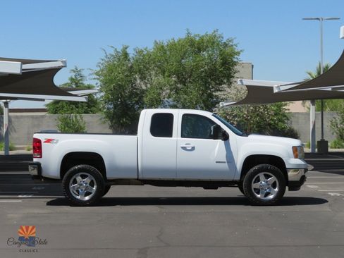 Used 2013 GMC Sierra 2500 SLT w/ SLT Convenience Package AWD/4WD image 3