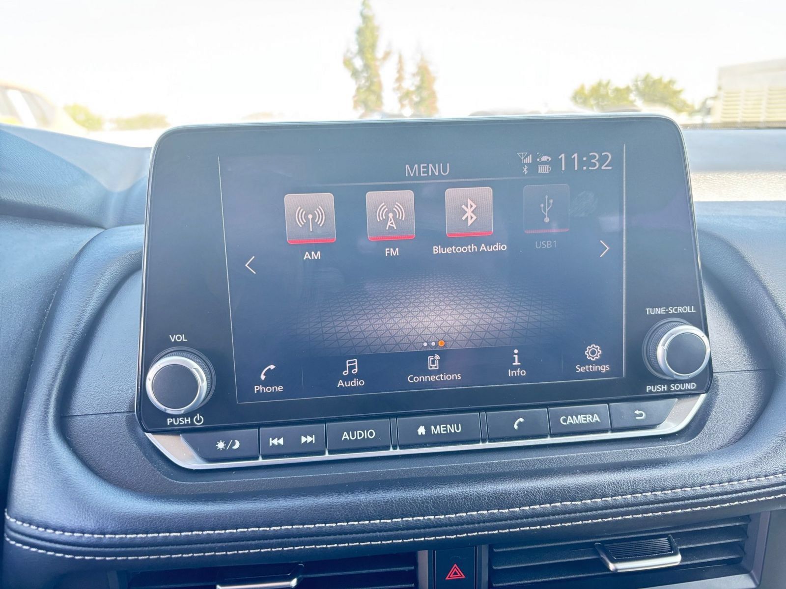 Used 2025 Nissan Rogue SV FWD image 19