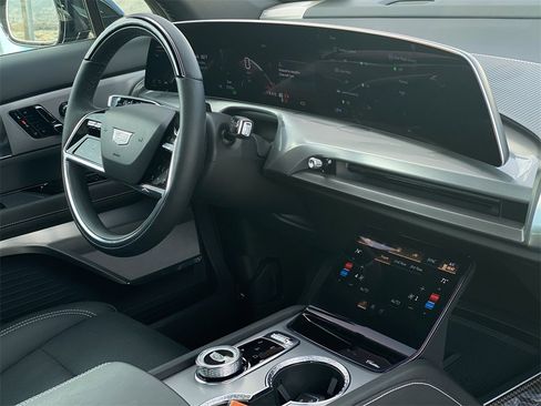 Used 2026 Cadillac Vistiq Luxury image 47