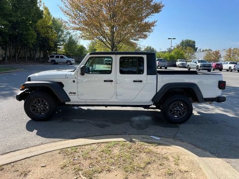 Used 2025 Jeep Gladiator Sport AWD/4WD image 4
