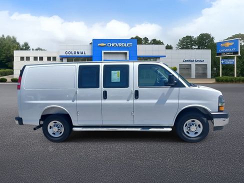 Used 2025 Chevrolet Express 2500 w/ Driver Convenience Package RWD image 3