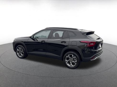 Used 2025 Chevrolet Trax LT image 10