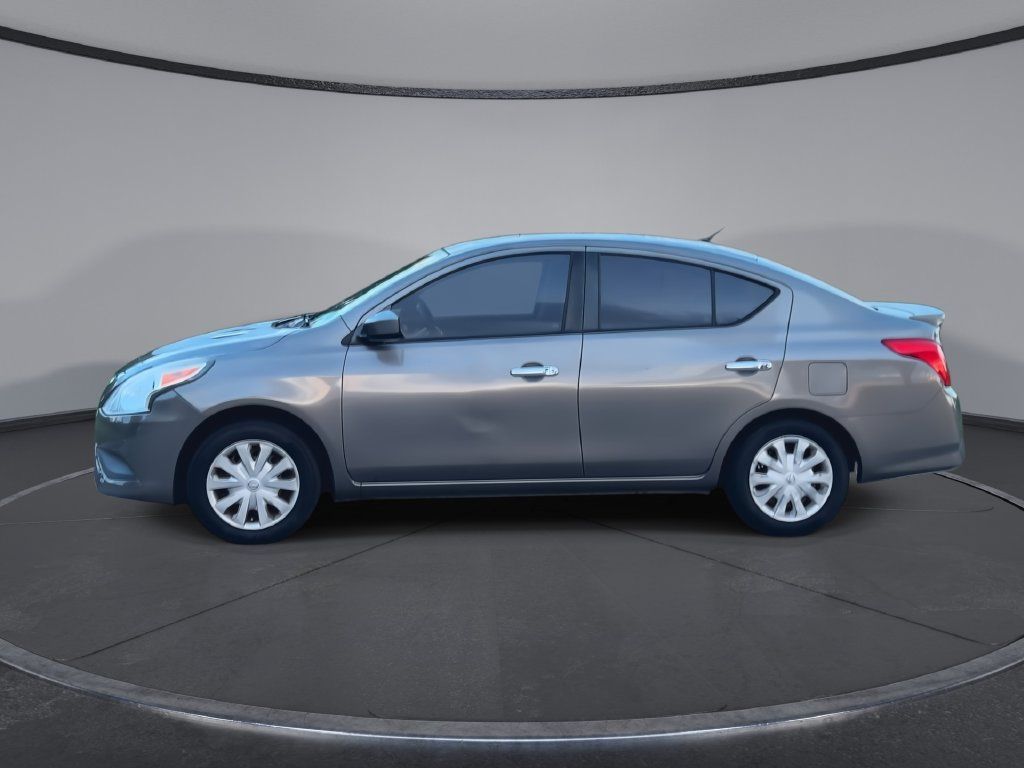 Used 2016 Nissan Versa SV FWD image 5