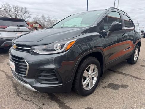 Used 2018 Chevrolet Trax LT w/ Sun & Sound Package image 3