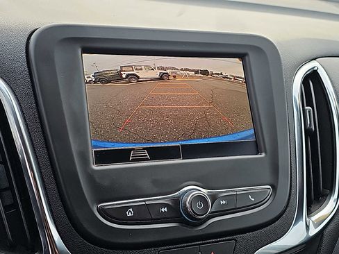Used 2024 Chevrolet Equinox LT image 18