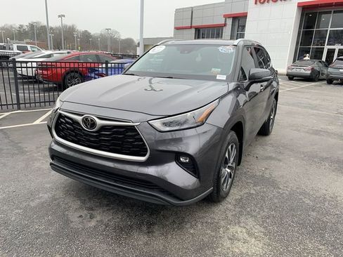 Used 2024 Toyota Highlander XLE image 4