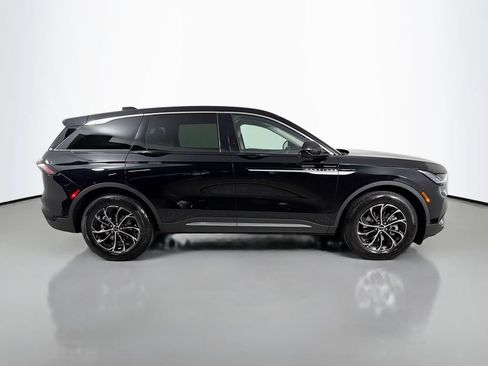 Used 2026 Lincoln Nautilus Premier AWD/4WD image 4