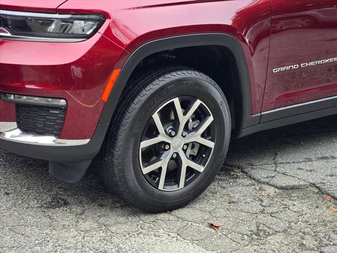 Used 2025 Jeep Grand Cherokee L Limited w/ Luxury Tech Group II AWD/4WD image 17