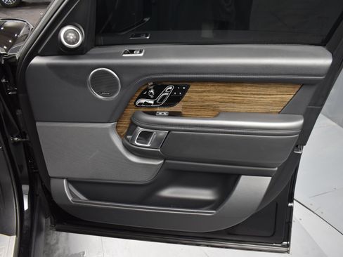 Used 2019 Land Rover Range Rover Supercharged image 6