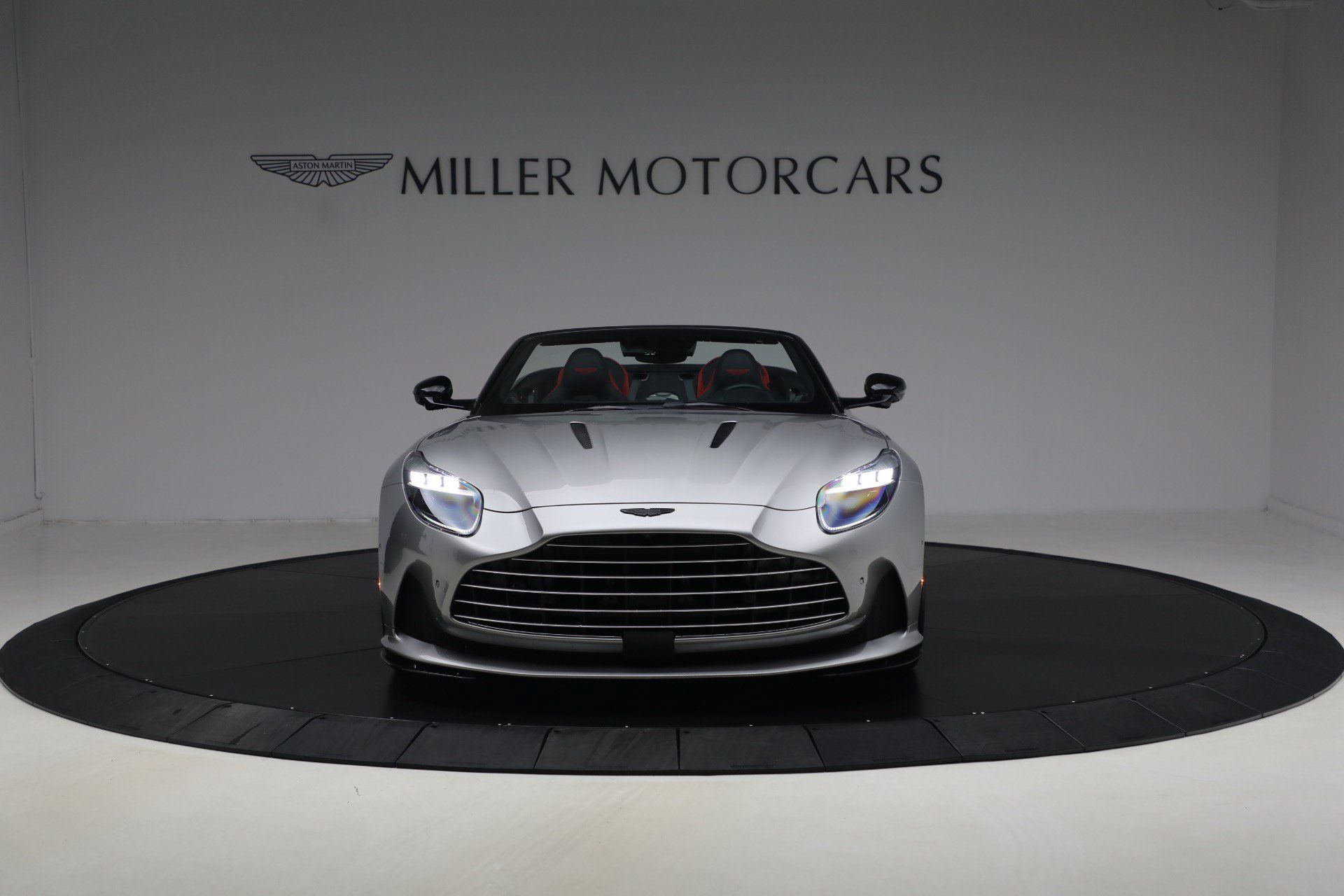 Used 2024 Aston Martin DB12 Convertible RWD image 12