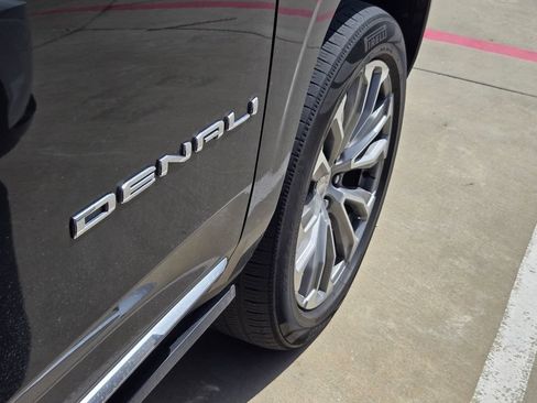 Used 2021 GMC Yukon XL Denali w/ Denali Premium Package AWD/4WD image 8