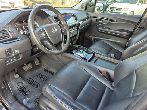 Used 2017 Honda Pilot Touring image 23